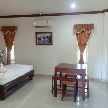 Capital O 75415 Nanthachart Riverview Resort Samut Songkhram Buitenkant foto